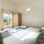 Villa Lara Ii With Private Pool Ližnjan