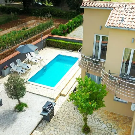Lara Ii With Private Pool