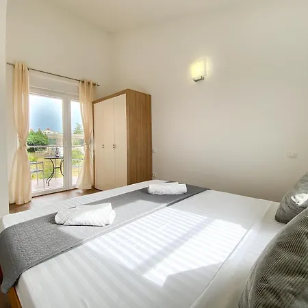 Vila Lara Ii With Private Pool Ližnjan