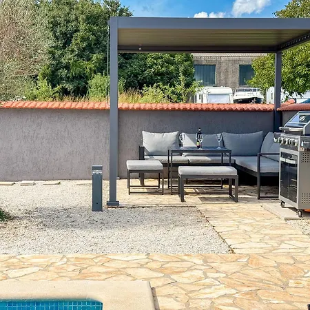 Lara Ii With Private Pool Ližnjan