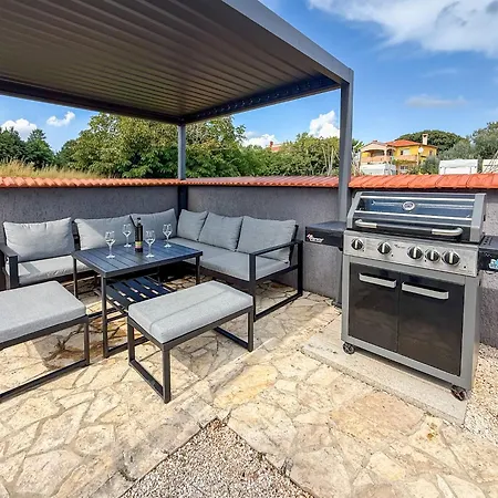 Lara Ii With Private Pool Vila