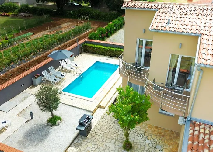 Lara Ii With Private Pool