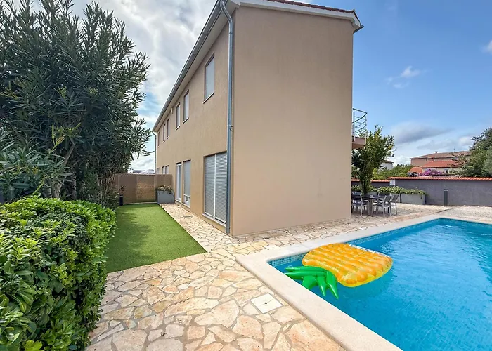 Βίλα Lara Ii With Private Pool