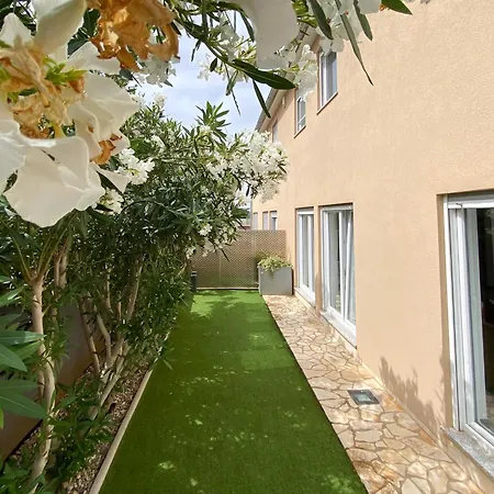 Lara Ii With Private Pool * Liznjan