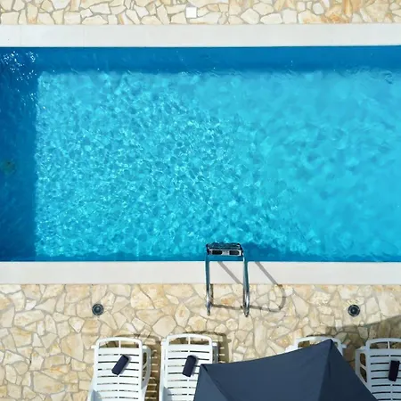 Lara Ii With Private Pool * Liznjan