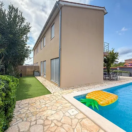Villa Lara Ii With Private Pool