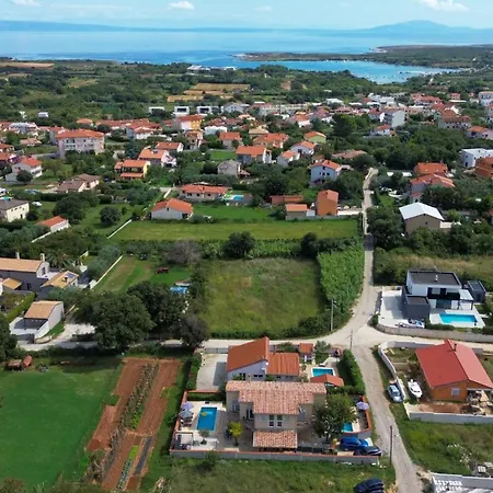 Lara Ii With Private Pool