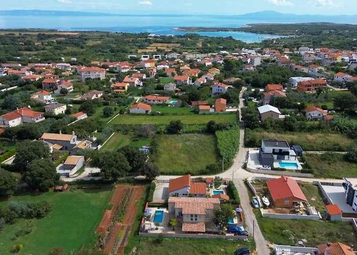 Lara Ii With Private Pool